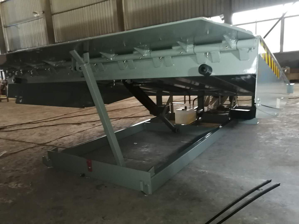 DKL-HE hydraulic dock leveler